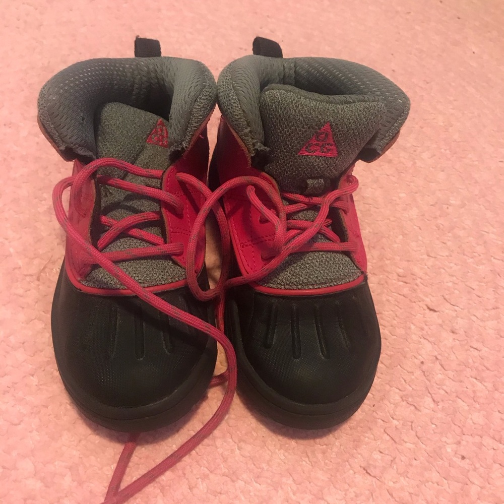 Snow boots